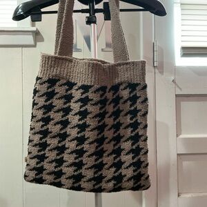 Houndstooth Knit Tote Bag